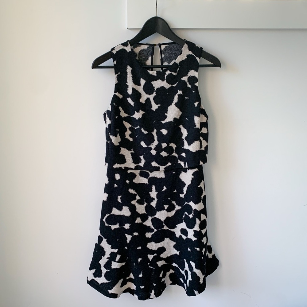 BANANA REPUBLIC keyhole back cocktail dress